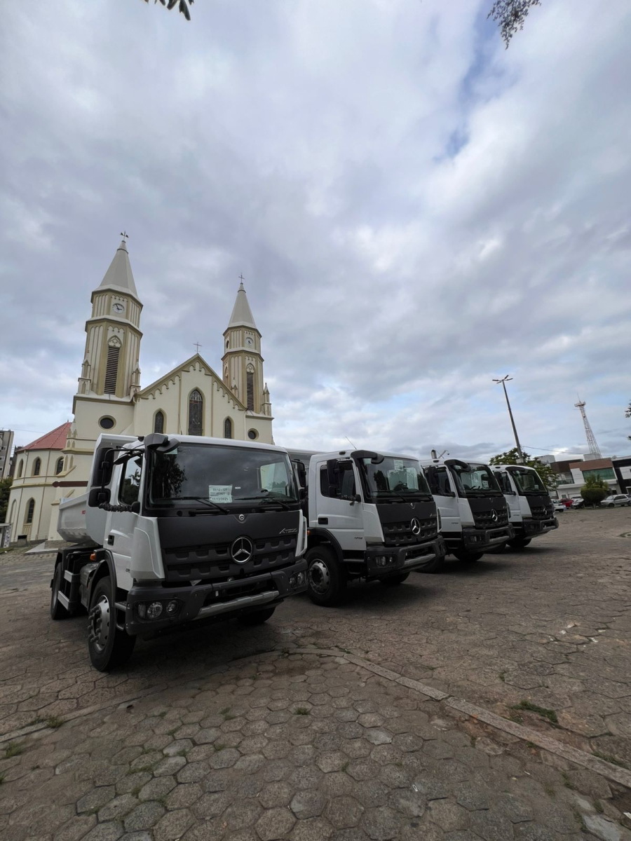 Braço do Norte recebe quatro novos caminhões