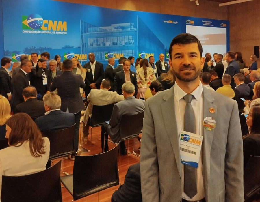 Prefeito de Gravatal participa de mobilização nacional em Brasília para defender municípios de “pautas-bombas”