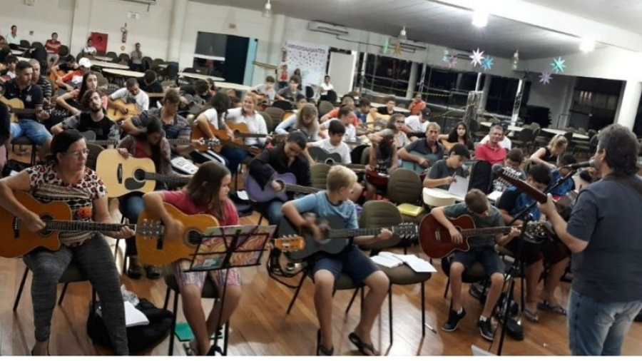 A Prefeitura de São Ludgero retoma aulas de violão e reforça investimento em cultura para 2026