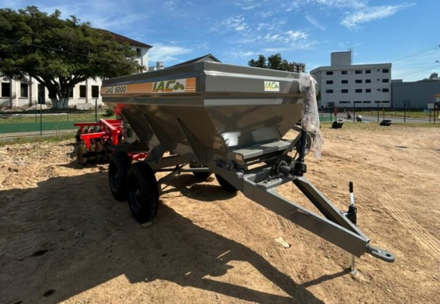 Prefeitura de São Ludgero investe R$ 59 mil na aquisição de dois novos distribuidores de esterco seco