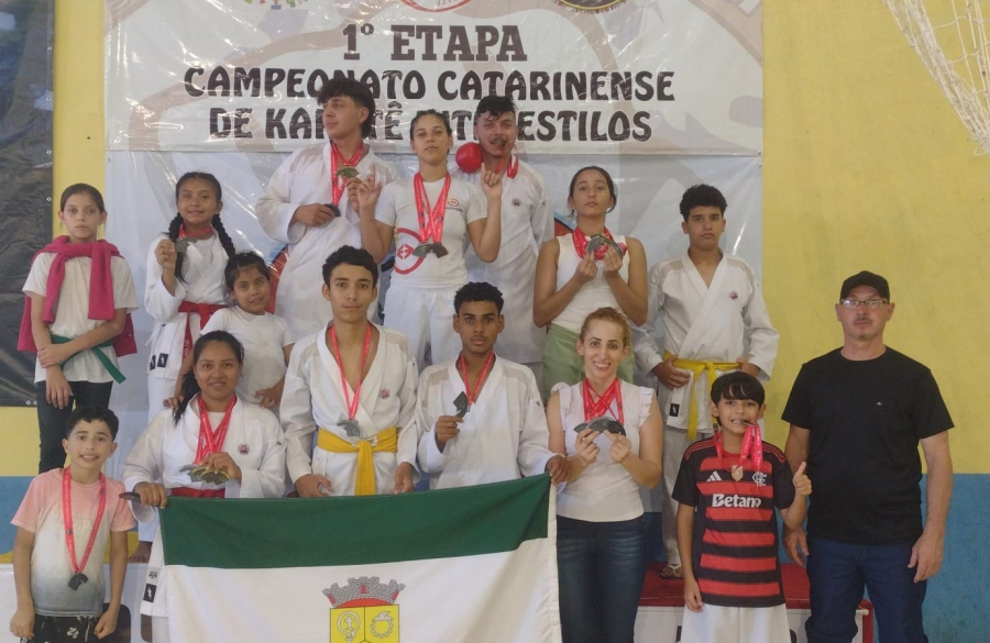 Equipe de Karatê de São Ludgero conquista 20 medalhas na 1ª Etapa do Catarinense Interestilos