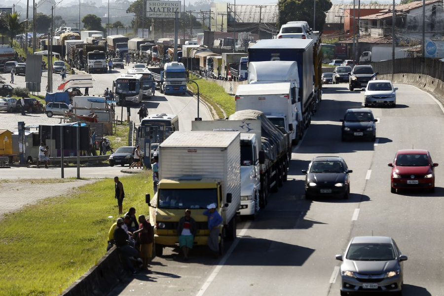 Justiça proíbe bloqueios de rodovias em SC durante estado de greve dos caminhoneiros