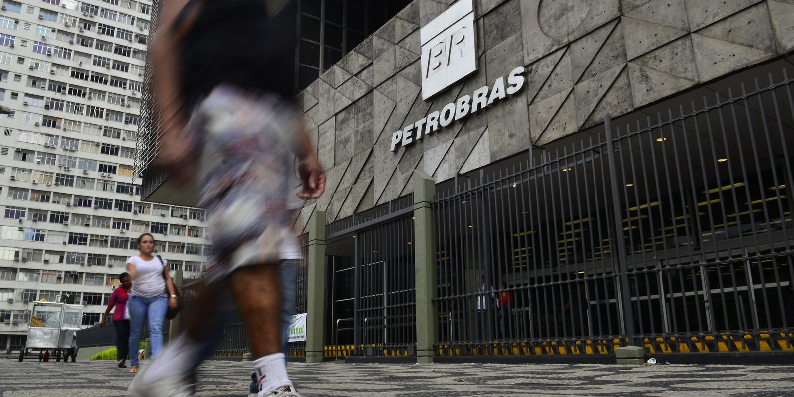 Petrobras diz entregar todo o combustível produzido nas refinarias