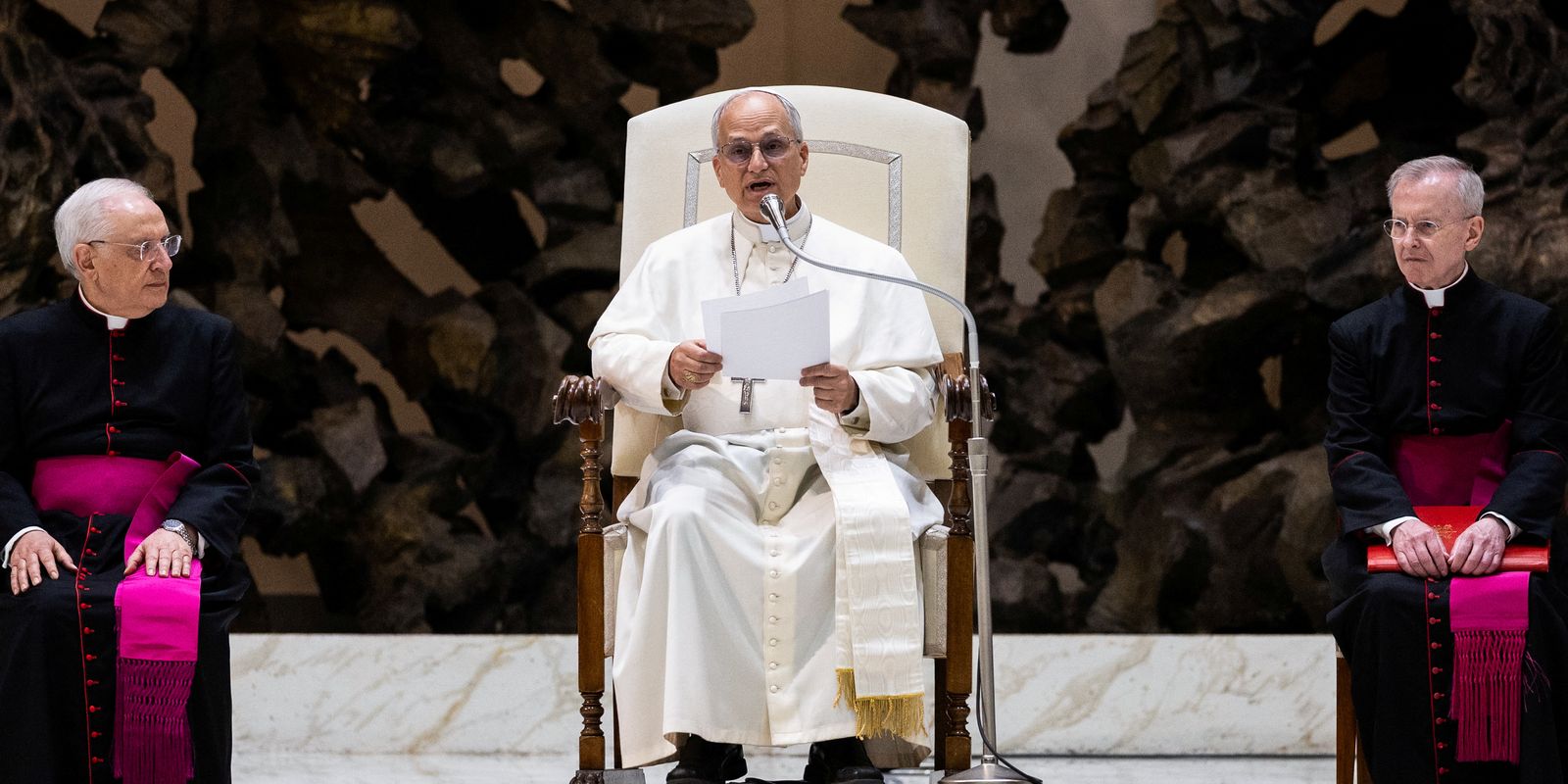 Papa Leão chama guerra no Oriente Médio de 