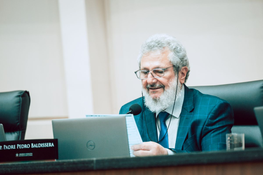 Deputado Padre Pedro propõe zerar ICMS do diesel