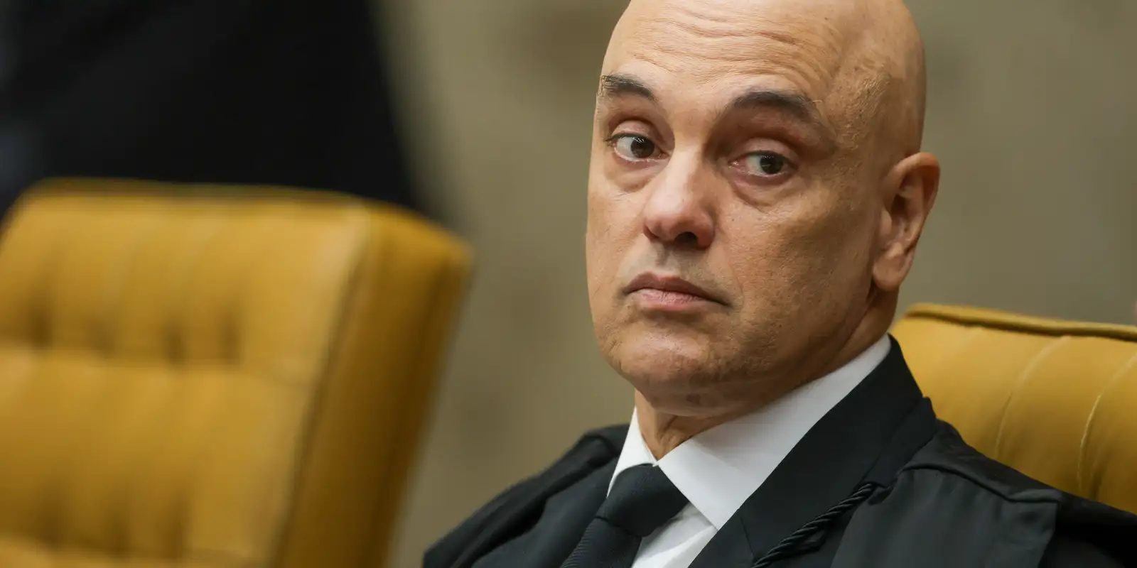 Moraes aumenta restrição para voos de drones na casa de Bolsonaro 