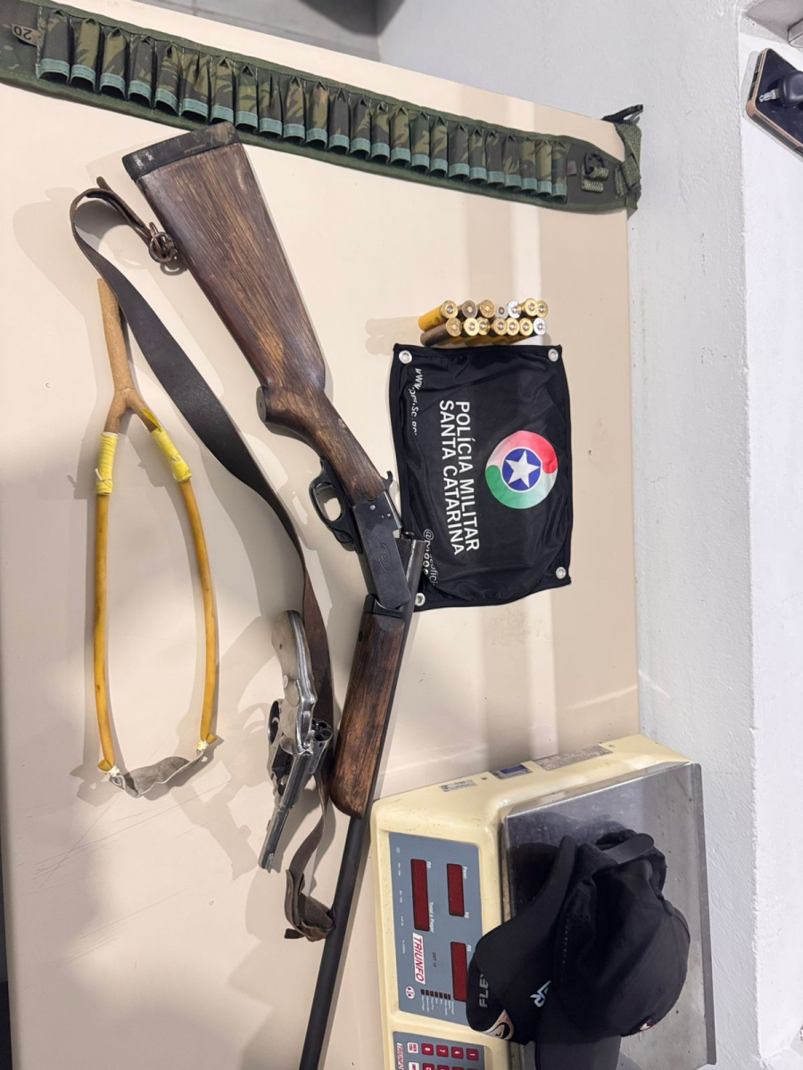 Homem é preso após ameaçar clientes de bar com arma de fogo em Braço do Norte