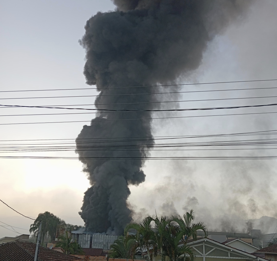 Incêndio de Grande Proporção Atinge Empresa Termovale em São Ludgero