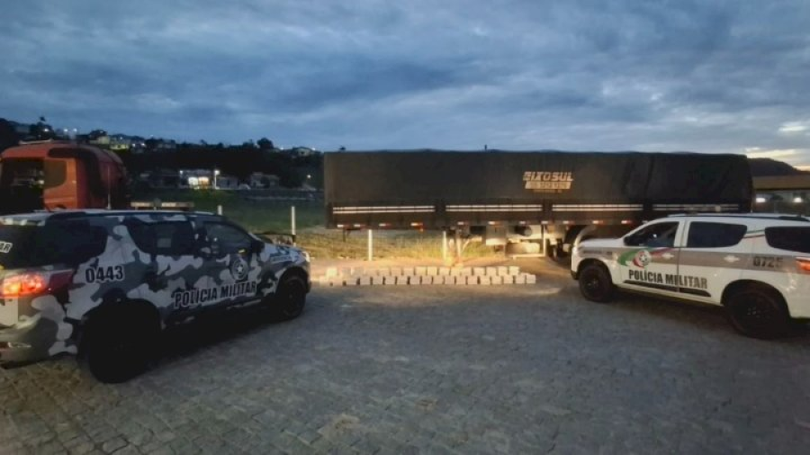 Polícia Militar e Polícia Federal apreendem 190 kg de cocaína em Santo Amaro da Imperatriz