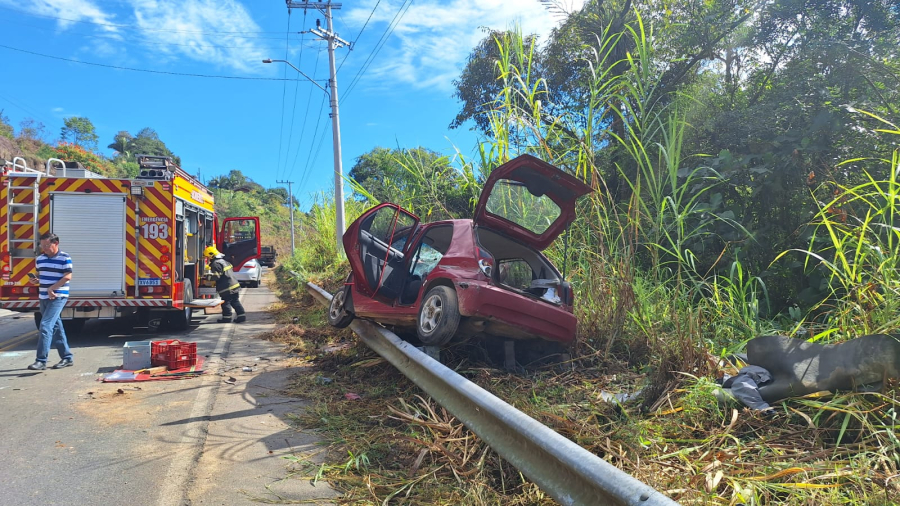Acidente entre carro e caminhão deixa motorista ferido em Grão-Pará (Ilha Grande)