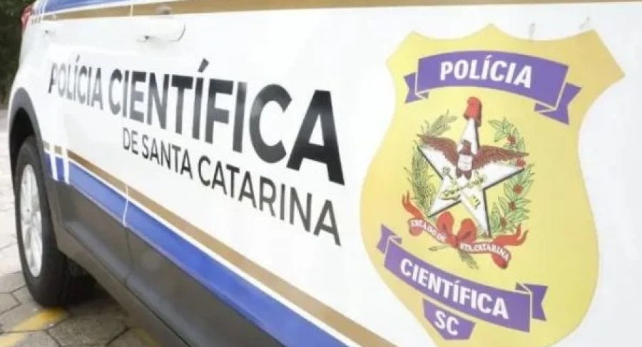 Corpo carbonizado é encontrado em terreno próximo a galpão no bairro Corridas, em Orleans