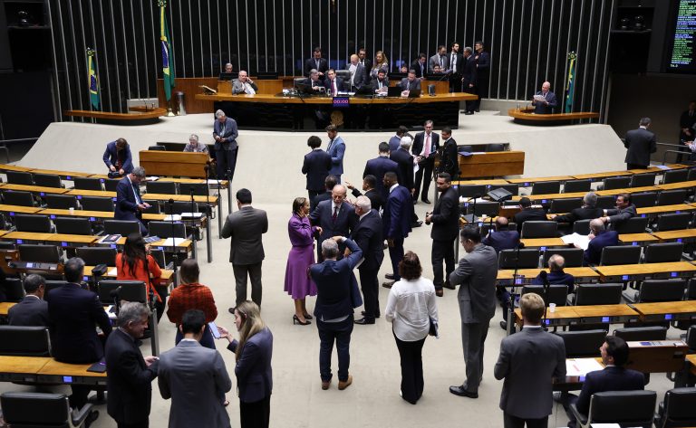 Câmara aprova renovação automática da CNH para motorista sem multas