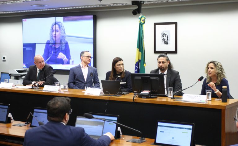 Plataformas relatam desafio técnico para cumprir regras eleitorais sobre IA e fake news