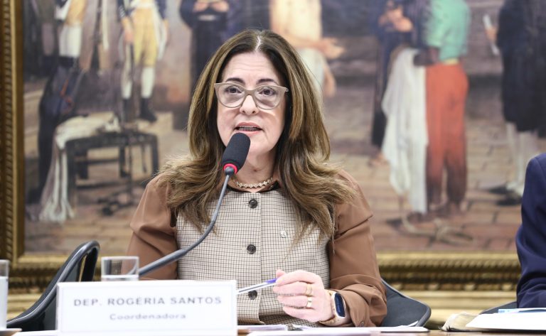 Comissão aprova projeto que facilita punição de quem usa menores em crimes