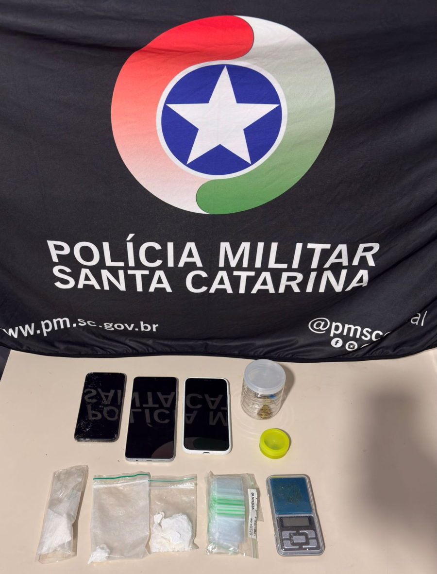 Polícia Militar prende dois suspeitos por tráfico, associação e direção perigosa em Braço do Norte