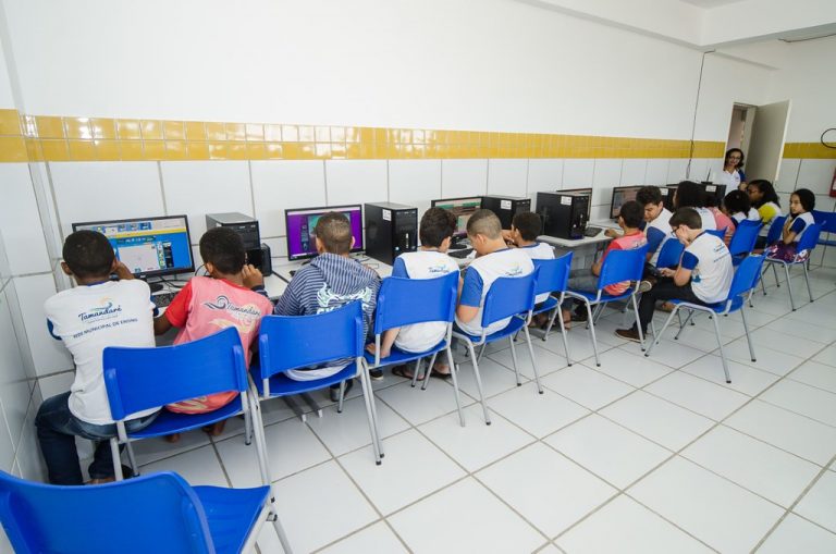 Comissão debate sustentabilidade da conectividade nas escolas