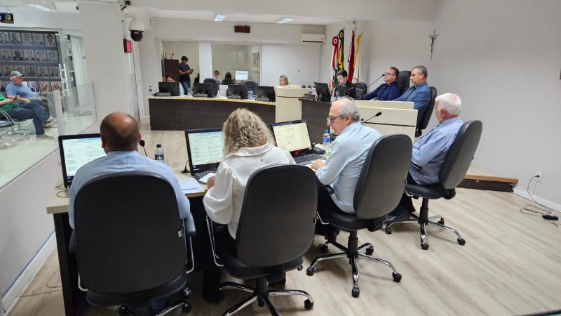 Câmara de Vereadores de Orleans aprova projetos e indicações em sessão ordinária