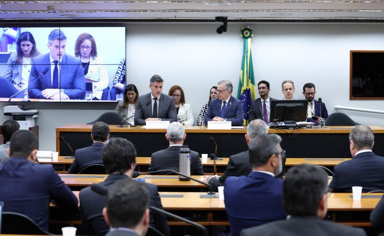 Governo defende leilões de energia na Câmara; deputados criticam custo de termelétricas