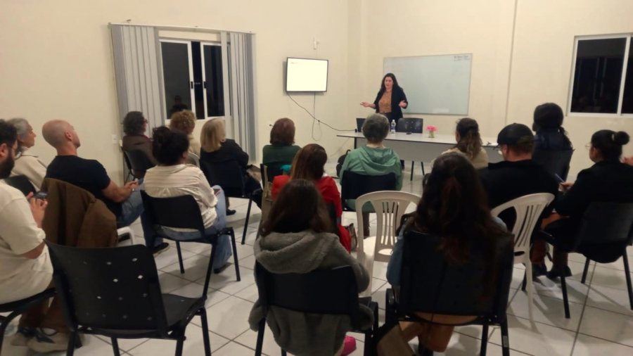 Oficina gratuita qualifica artistas e agentes culturais de Gravatal para elaboração de projetos e captação de recursos