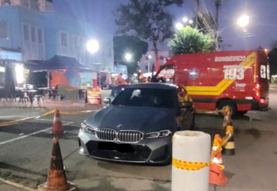Homem é encontrado sem sinais vitais dentro de veículo no Centro de Tubarão