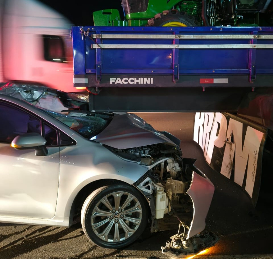 Colisão traseira na BR-101 deixa condutor ferido em Tubarão