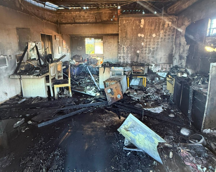 Incêndio em residência de Laguna é controlado pelo Corpo de Bombeiros