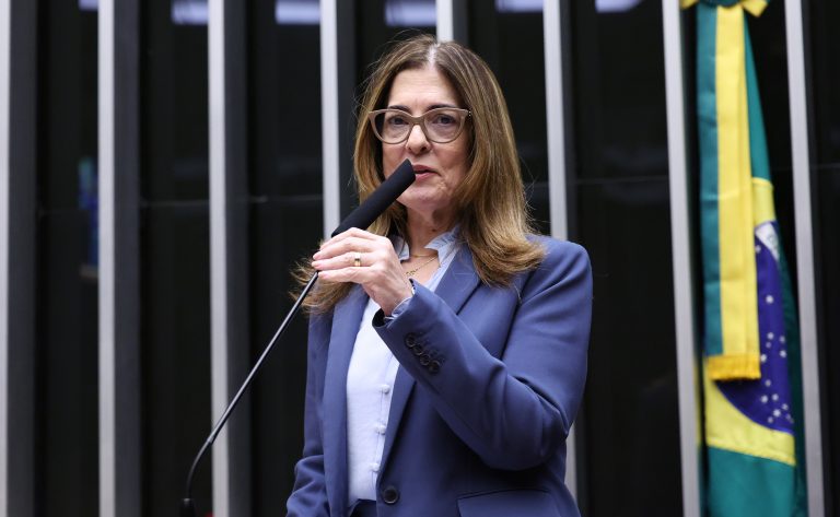 Comissão aprova oferta de orientação parental nas redes públicas de saúde e assistência social