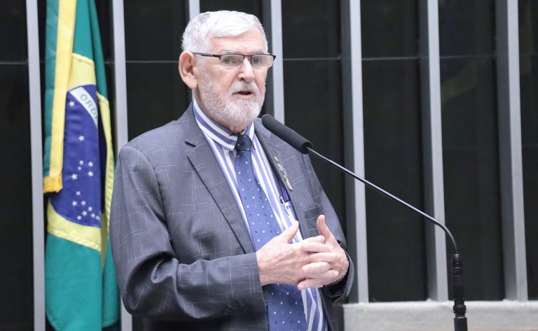 Comissão aprova medidas para acelerar adoção e incentivar convívio entre crianças e idosos