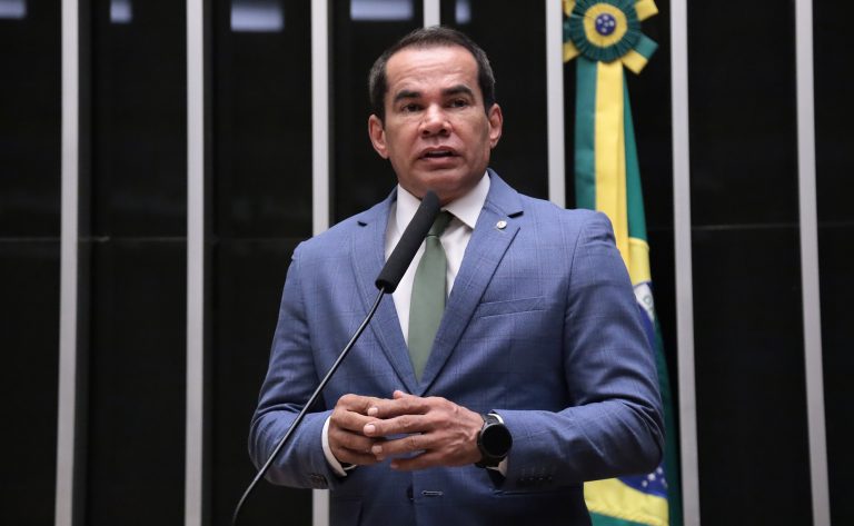 Comissão aprova criação de política de incentivo a jovens artistas da região Norte