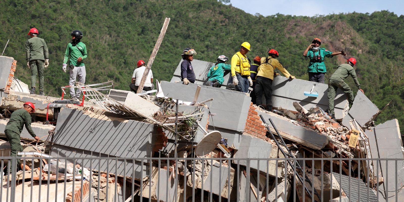 Número de mortos por terremoto na Venezuela sobe para 1.450 