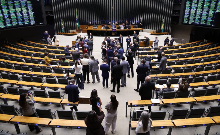 Câmara aprova MP que libera R$ 15 bilhões para exportadores e agroindústria afetados por tarifaço