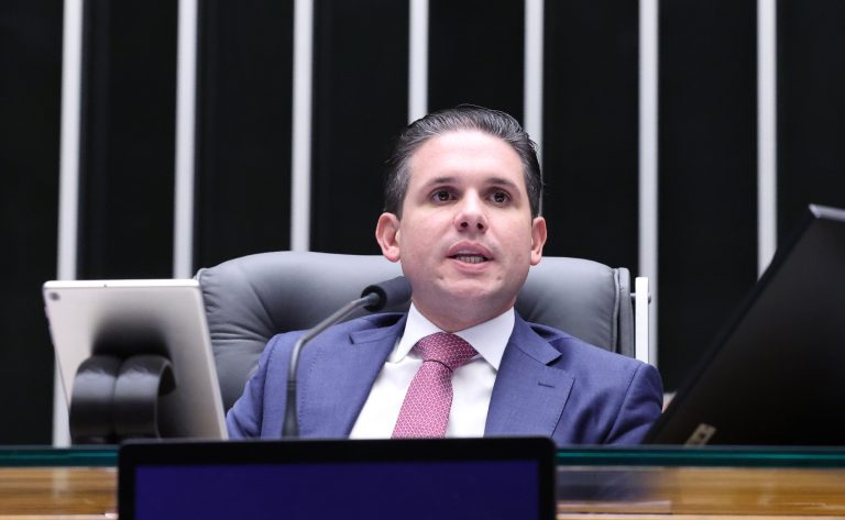 Câmara aprova regime de urgência para projeto que criminaliza a misoginia