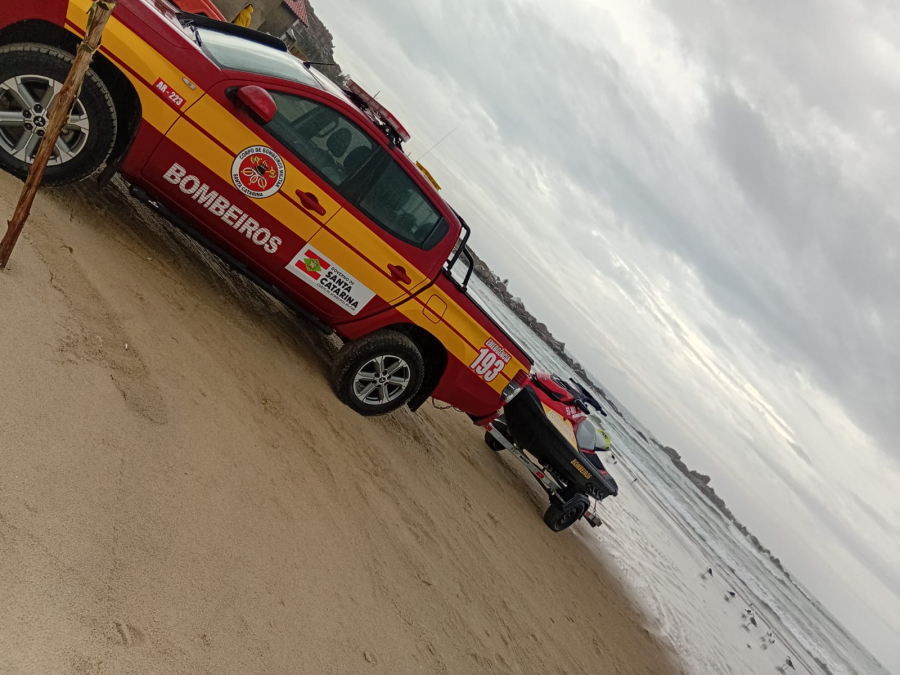 Homem morre após afogamento na Praia do Farol, em Laguna