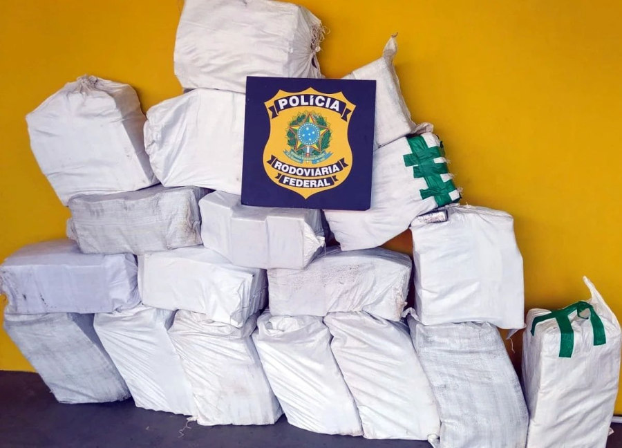 PRF apreende 487 quilos de cocaína na BR-101, em Joinville