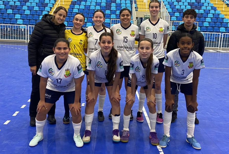 Equipe sub-16 feminina da SECT São Ludgero disputa partida acirrada contra Tubarão no Regional da ADESC