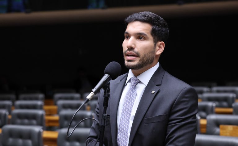 Comissão aprova criação de sistema nacional para prevenir violência contra jovens