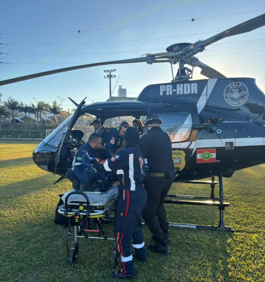 Homem fica ferido após queda de parapente no Farol de Santa Marta, em Laguna
