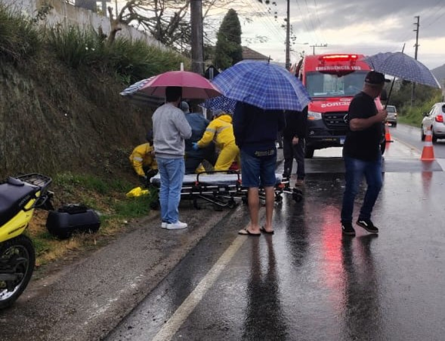 Motociclista fica ferido após colisão traseira na SC-437, em Imaruí