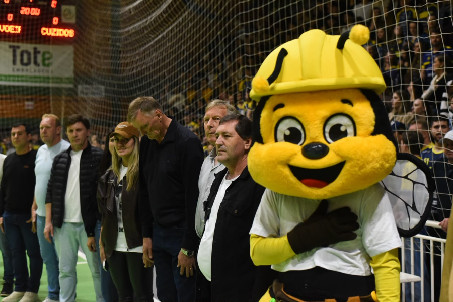 Cuzidos é tetracampeão e lota ginásio em noite histórica do futsal de São Ludgero