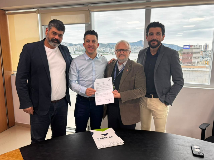 Pré-candidato Beto Kuerten assina Carta de Compromisso com setor imobiliário de Santa Catarina
