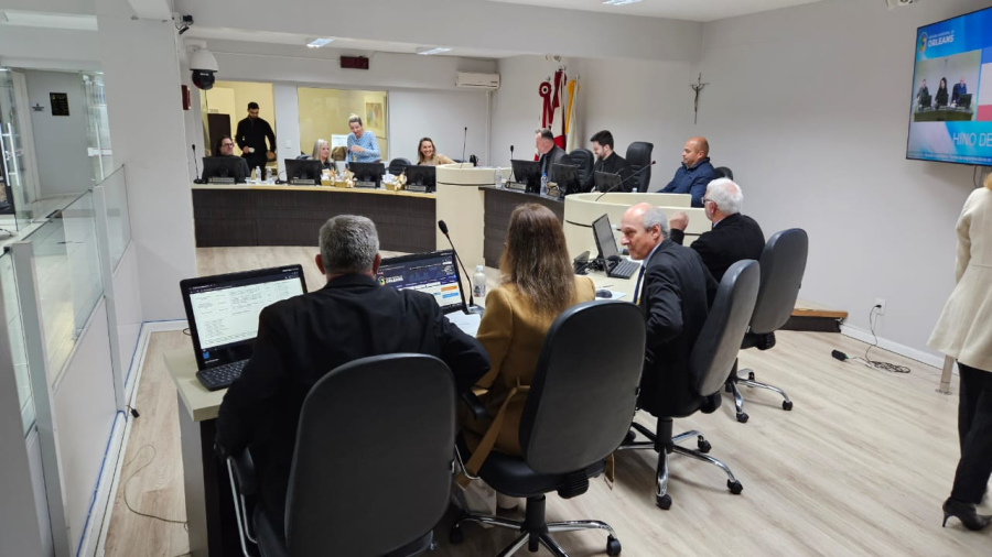 Câmara de Vereadores de Orleans Aprova Projetos de Desenvolvimento Urbano e Parcerias Institucionais