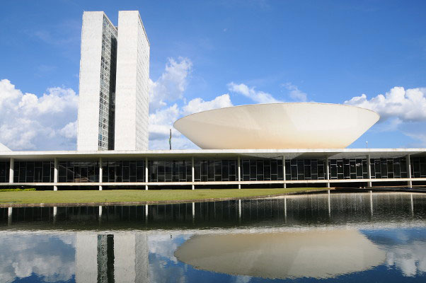 Projeto prevê punição por improbidade para gestor que deixar de usar recursos disponíveis