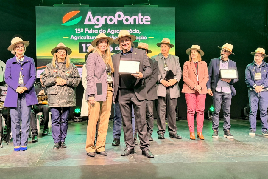 Unibave recebe homenagem na abertura da 15ª Feira AgroPonte