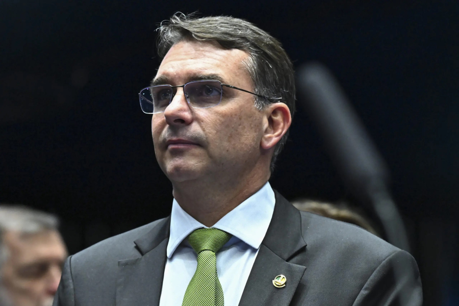 TSE restabelece filiação de Flávio Bolsonaro ao PL e determina investigação