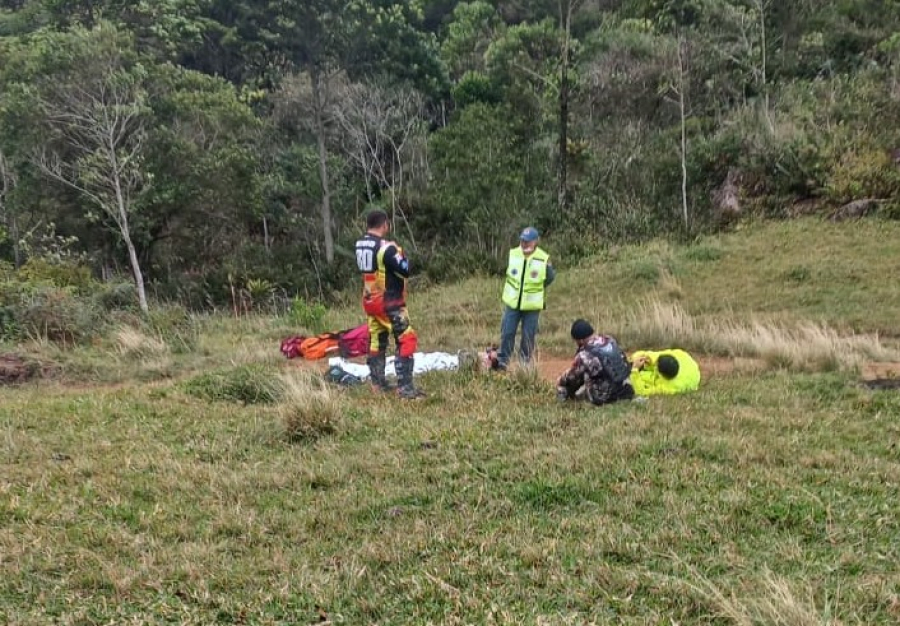 Motociclista fica ferido após colisão durante trilha em Armazém