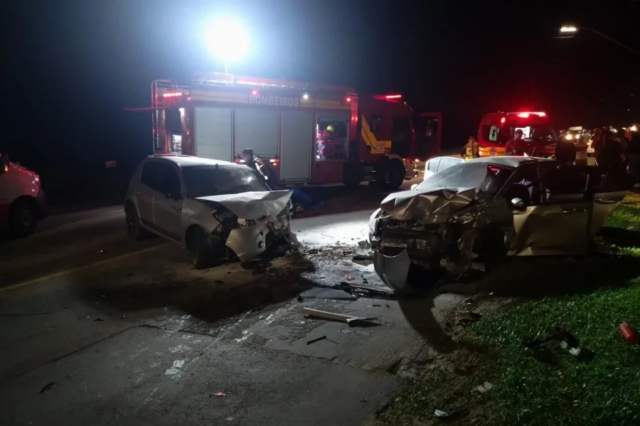 Colisão entre três veículos deixa um morto e cinco feridos em Criciúma