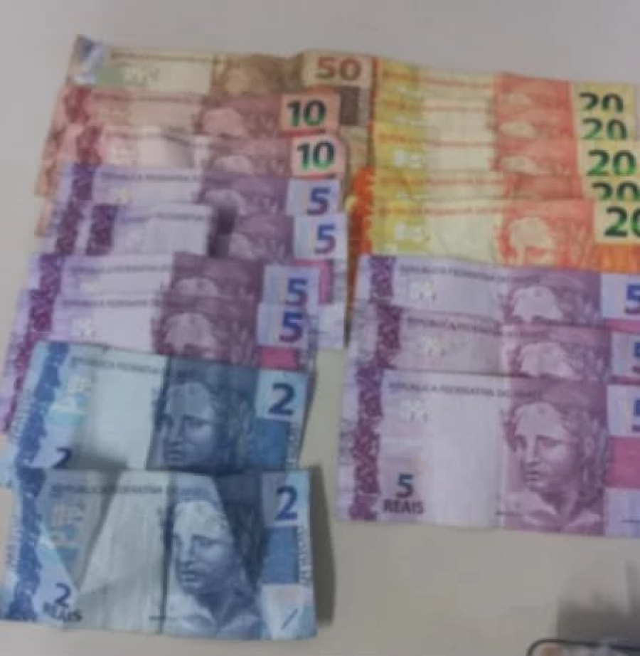 Dois homens são presos suspeitos de tráfico de drogas em Balneário Rincão