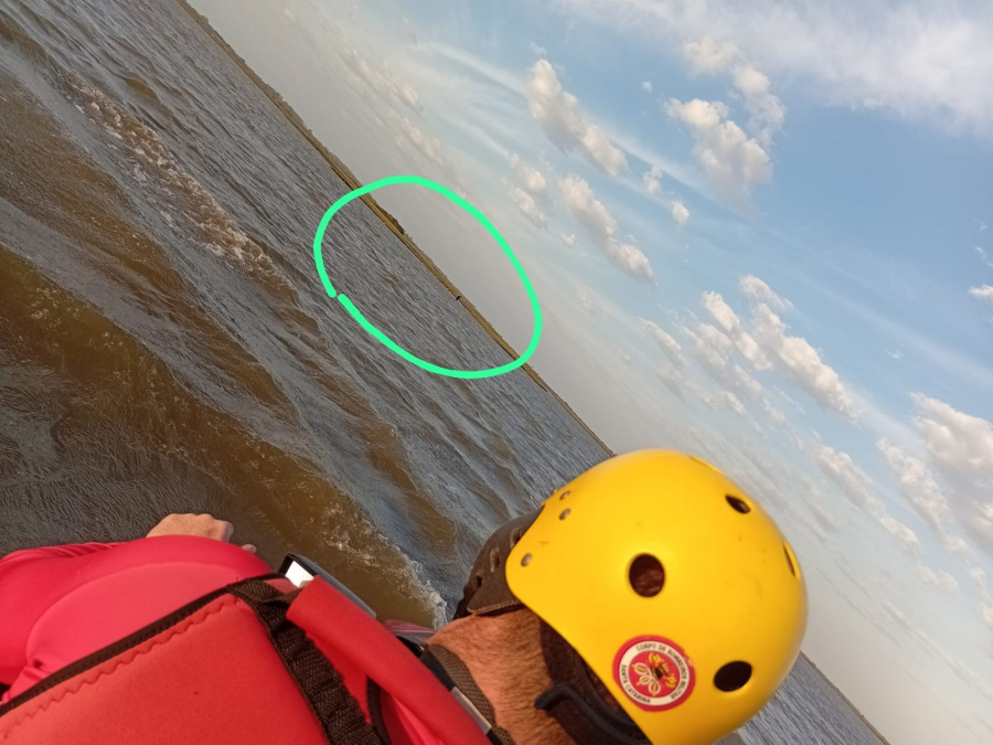 Homem é resgatado após passar a madrugada à deriva em embarcação na Lagoa Santo Antônio, em Laguna
