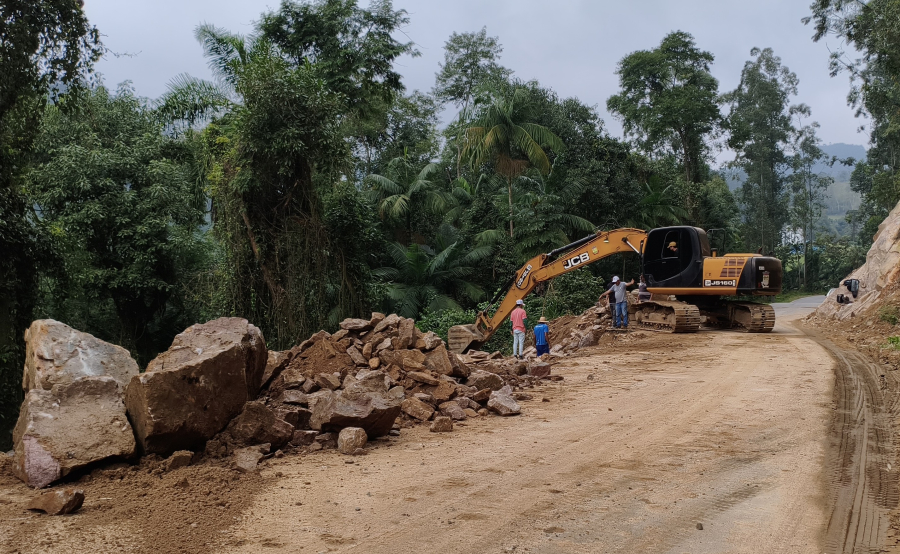 Marcos Souza alerta para problemas na estrada do Morro do Cruzeiro