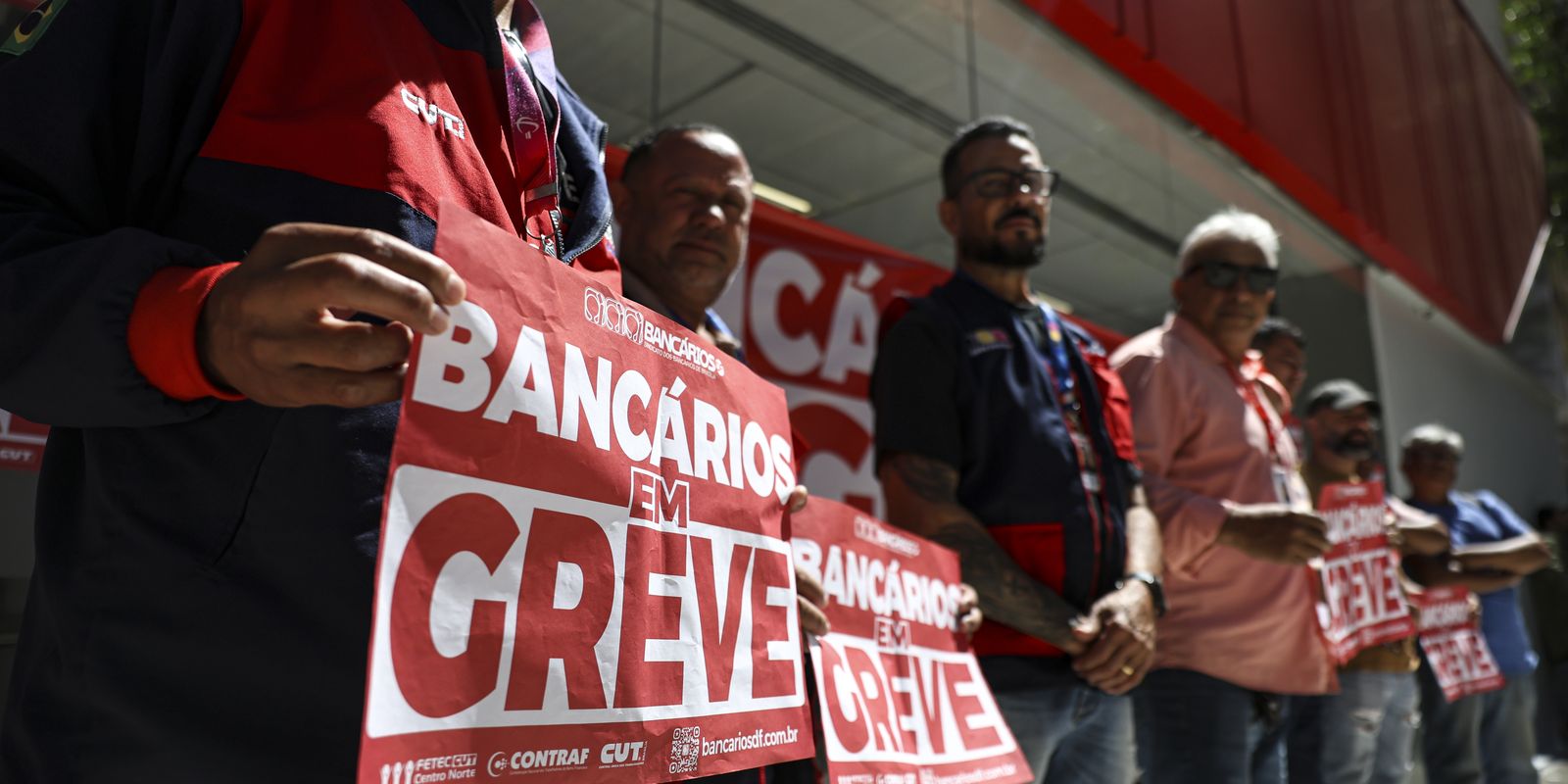 Bancários fazem paralisação nacional de 24 horas nesta quinta-feira